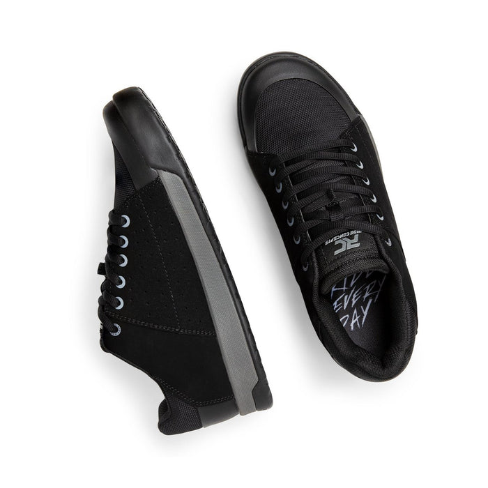 2022 | Men's Livewire Flat Shoes